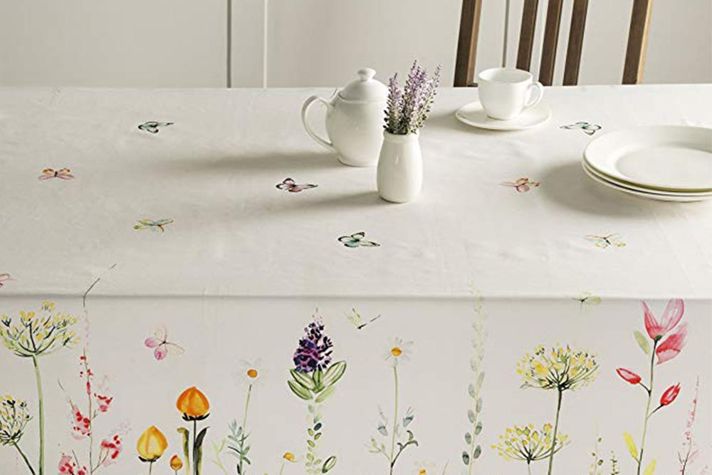 Table Clothes-kitchen textile,apron,oven mitt,pot holder,tea towel,hairdressing cape